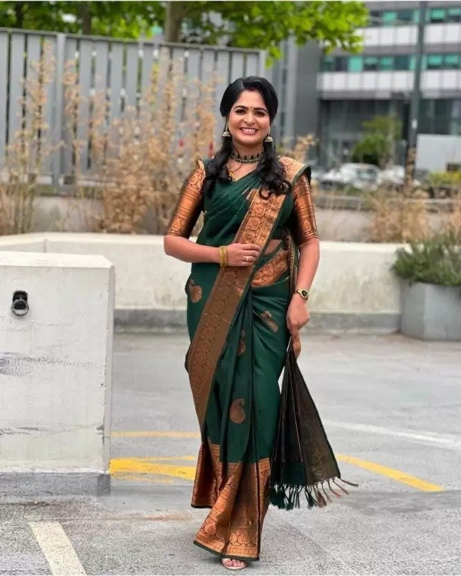 Noir & Grace Green Color Sreee With Blouse || Saree For Women || Trending Saree For Women || Bollywood Stylish Fancy Party Wear Wedding Festive Bridal Sari || Banarasi saree || Kanjiavaram saree || Silk saree || Pure silk saree